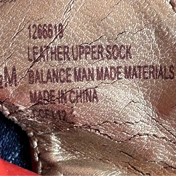 Sofft Orange Patent Leather Sandals With Flower Detail Size 8.5 - Picture 6 of 8